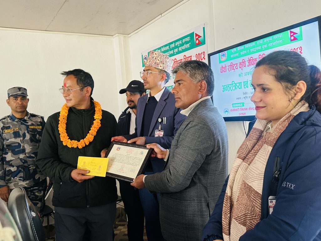 इलाममा उत्कृष्ट किसानको रूपमा पूर्व सैनिक देउकुमार राई सम्मानित